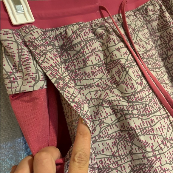 Grey and Pink Size Medium Lululemon Men's Pace Breaker Linerless Running Shorts - Picture 2 of 6